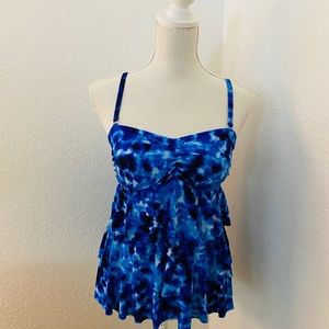 Cute tie dyed fabric ruffle swim top size Medium